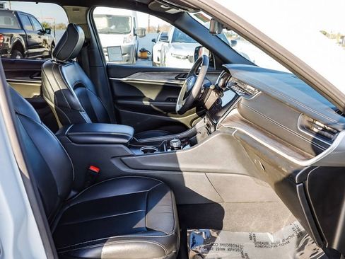 Certified 2024 Jeep Grand Cherokee L Limited w/ Luxury Tech Group II image 21