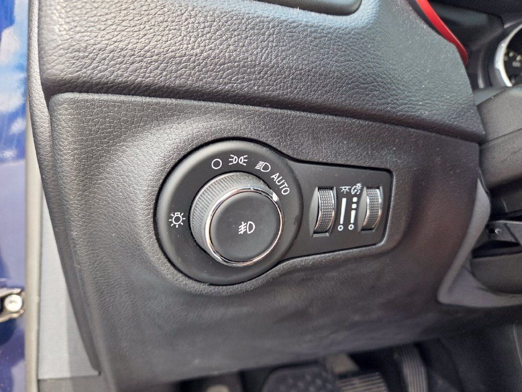 Used 2017 Jeep Compass Trailhawk w/ Navigation Group AWD/4WD image 25