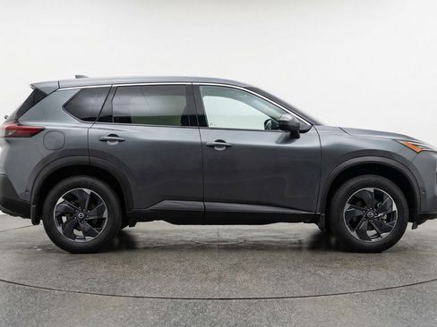 Used 2025 Nissan Rogue SV image 11