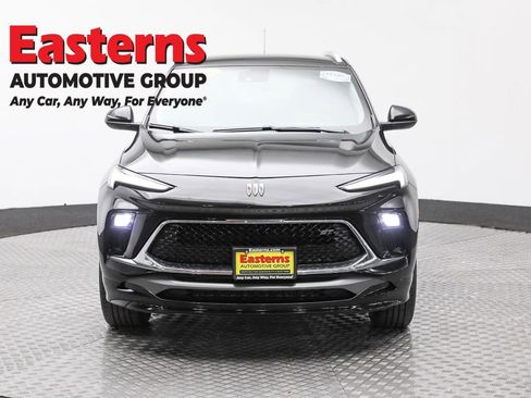 Used 2024 Buick Encore GX Sport Touring image 2