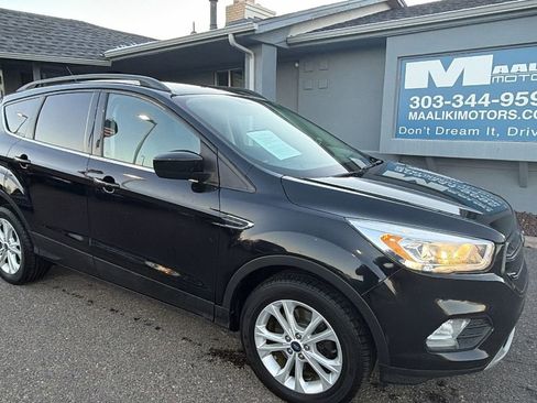 Used 2017 Ford Escape SE w/ Equipment Group 201A image 1