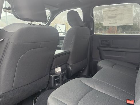 Used 2024 RAM 2500 Tradesman w/ Chrome Appearance Group AWD/4WD image 15