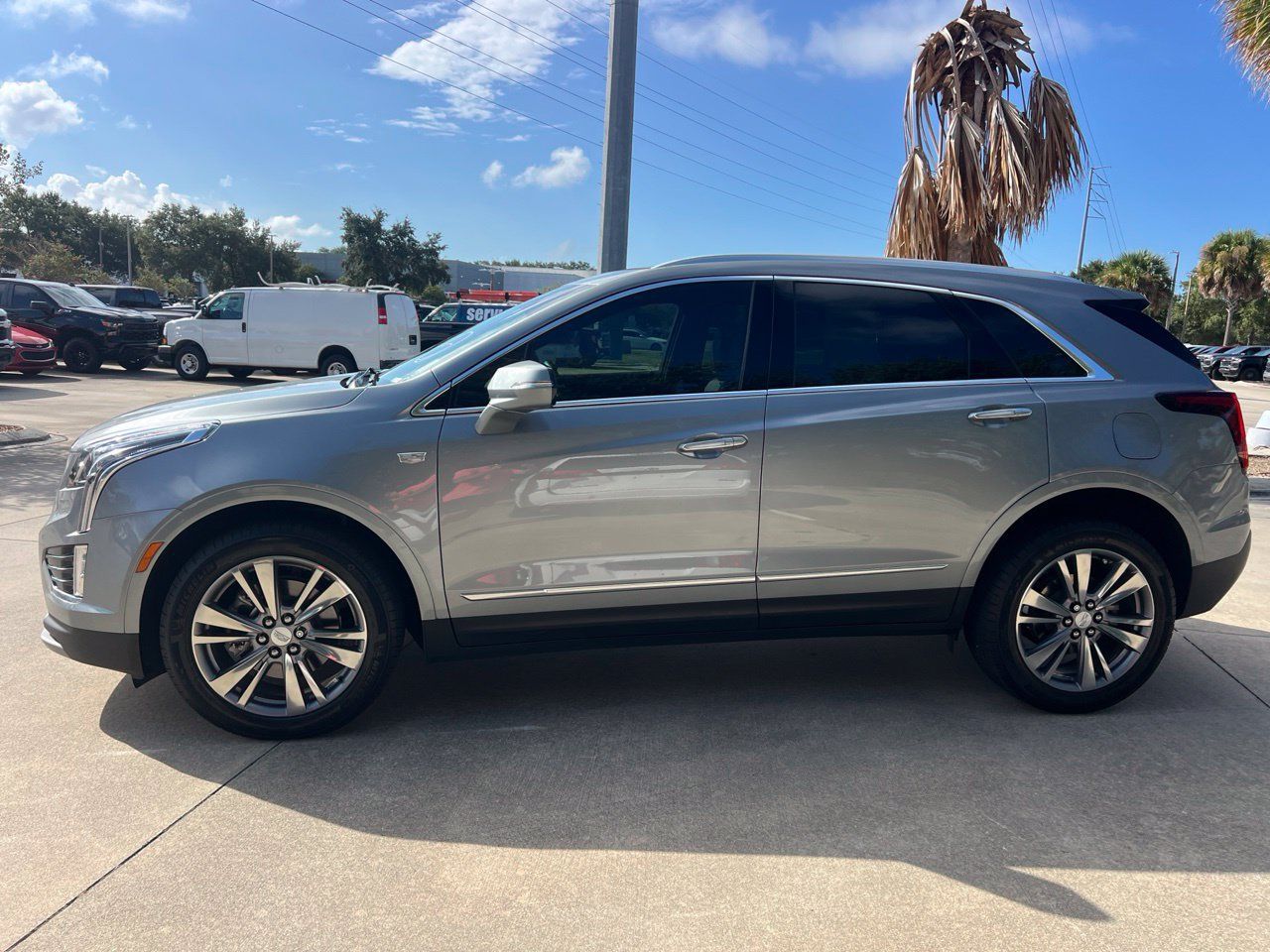 Used 2025 Cadillac XT5 Premium Luxury w/ LPO, Floor Liner Package AWD/4WD image 2