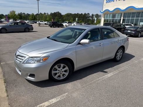 Used 2010 Toyota Camry LE image 3