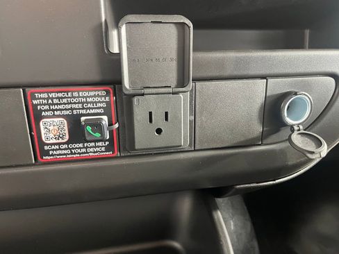 New 2026 Chevrolet Express 2500 image 32