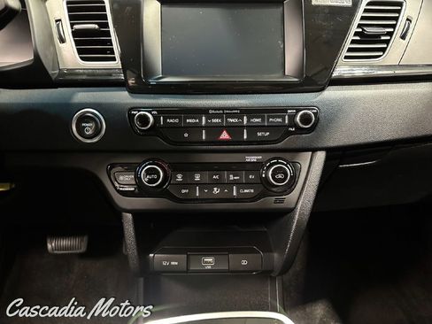 Used 2019 Kia Niro EX w/ Cold Weather Package 2.0 FWD image 38