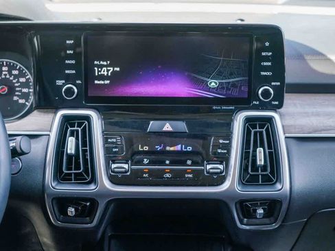 Certified 2023 Kia Sorento EX w/ Panoramic Sunroof Package FWD image 12