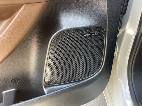 Used 2020 Chrysler Pacifica Limited w/ Advanced Safetytec Group FWD image 21