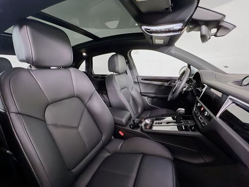 New 2026 Porsche Macan image 30