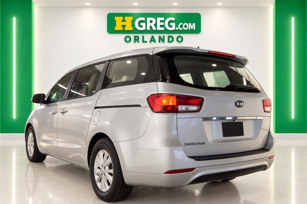 Used 2018 Kia Sedona L FWD image 2