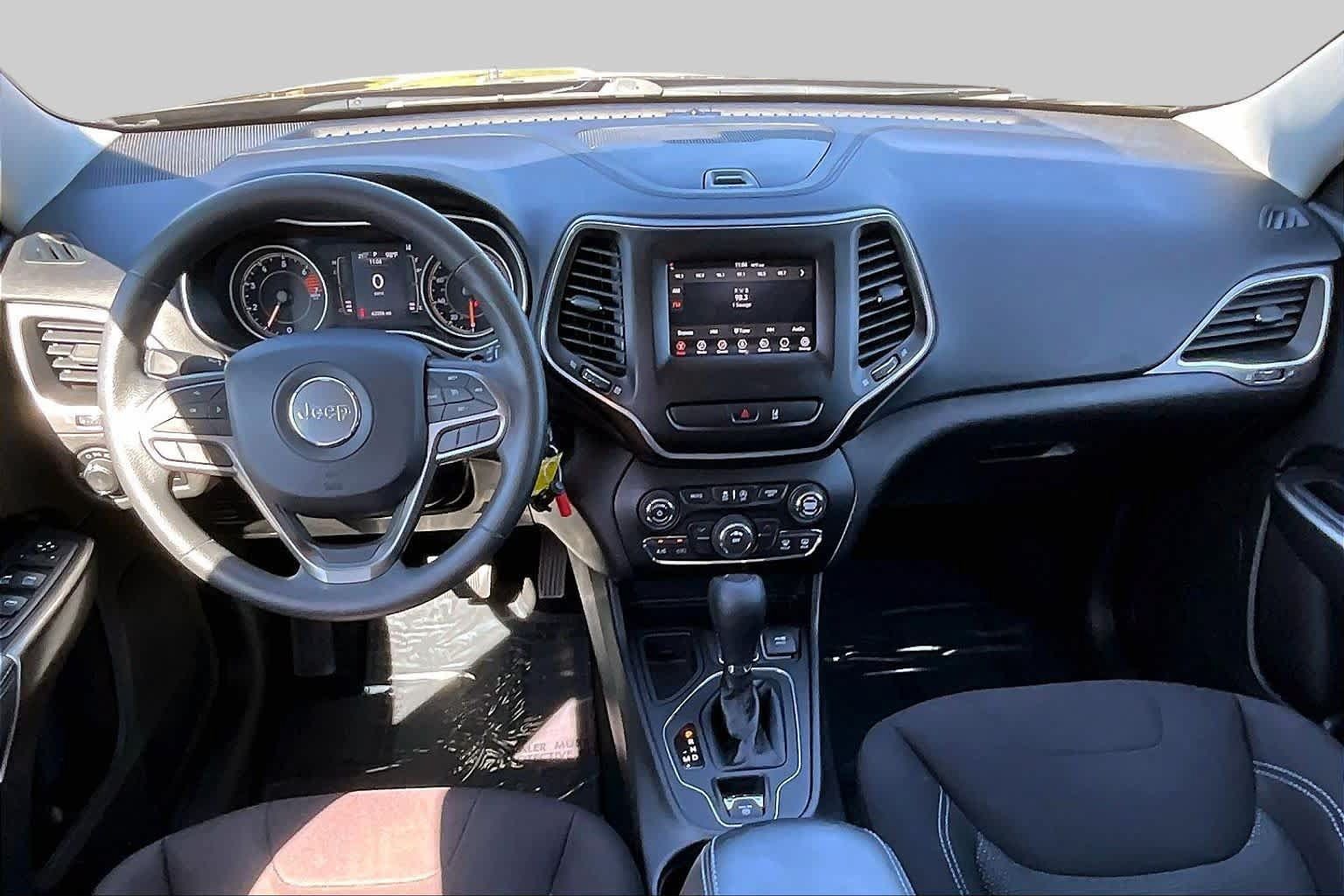 Used 2021 Jeep Cherokee Latitude FWD image 14