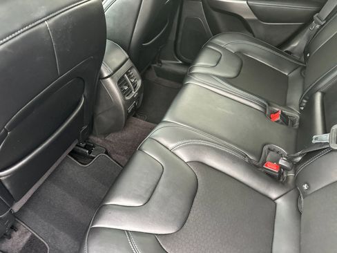 Used 2019 Jeep Cherokee Latitude Plus w/ Comfort/Convenience Group image 11