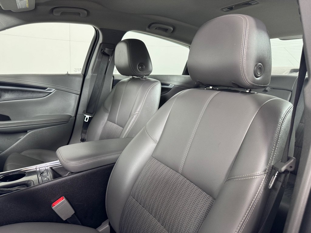 Used 2018 Chevrolet Impala LT w/ LT Convenience Package FWD image 13