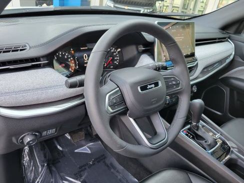 Used 2023 Jeep Compass Latitude w/ Convenience Group AWD/4WD image 18