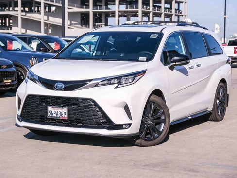 Certified 2024 Toyota Sienna XSE w/ XSE Premium Package FWD image 1