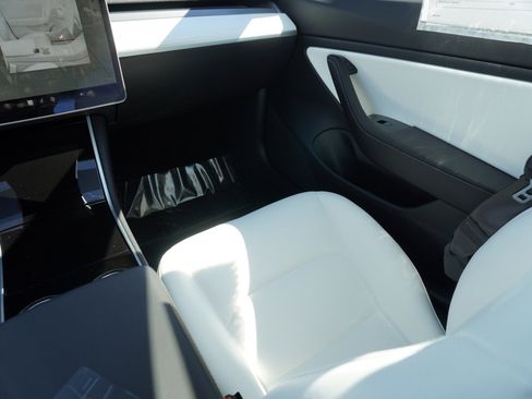 Used 2018 Tesla Model 3 Long Range image 16