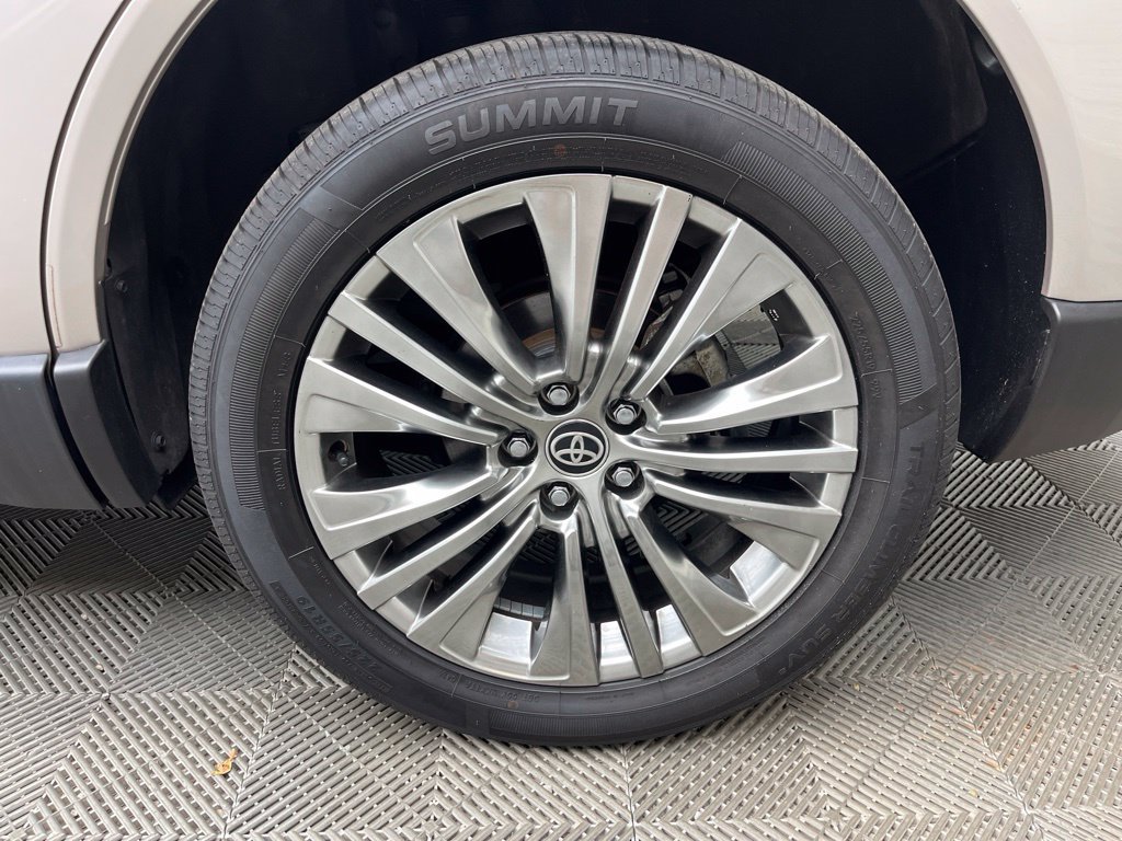 Used 2022 Toyota Venza Limited AWD/4WD image 30