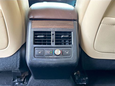 Used 2014 Toyota Avalon Limited FWD image 24