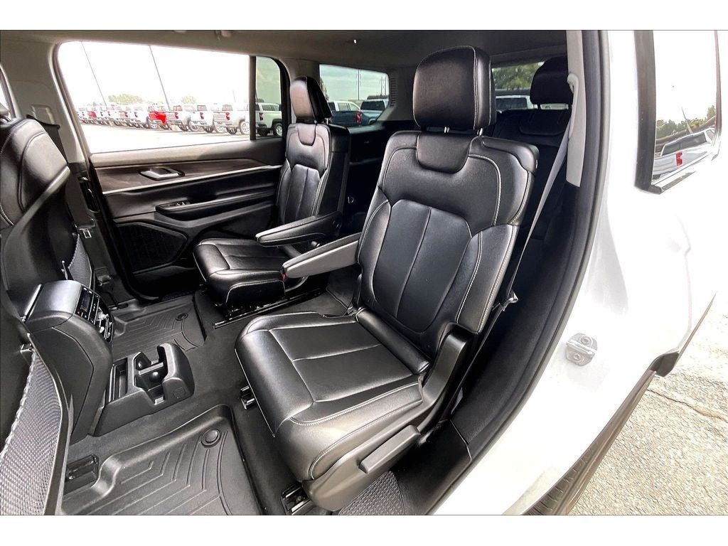 Used 2023 Jeep Grand Cherokee L Limited AWD/4WD image 27