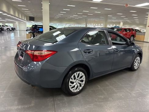 Used 2017 Toyota Corolla LE w/ Carpet Mat Package (TMS) FWD image 7