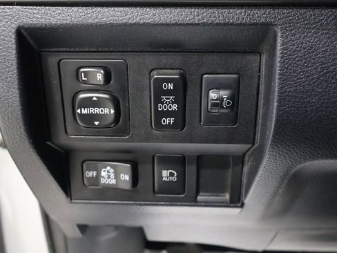 Used 2018 Toyota Tundra SR5 image 28
