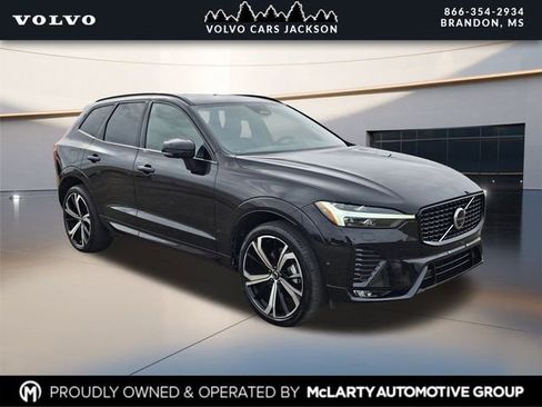 Used 2022 Volvo XC60 B5 R-Design image 1