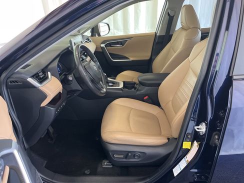 Used 2021 Toyota RAV4 Limited AWD/4WD image 4