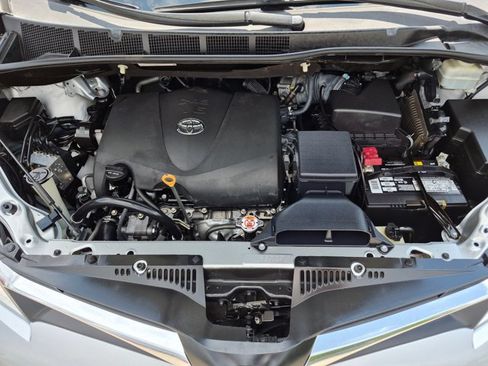 Used 2019 Toyota Sienna LE FWD image 25