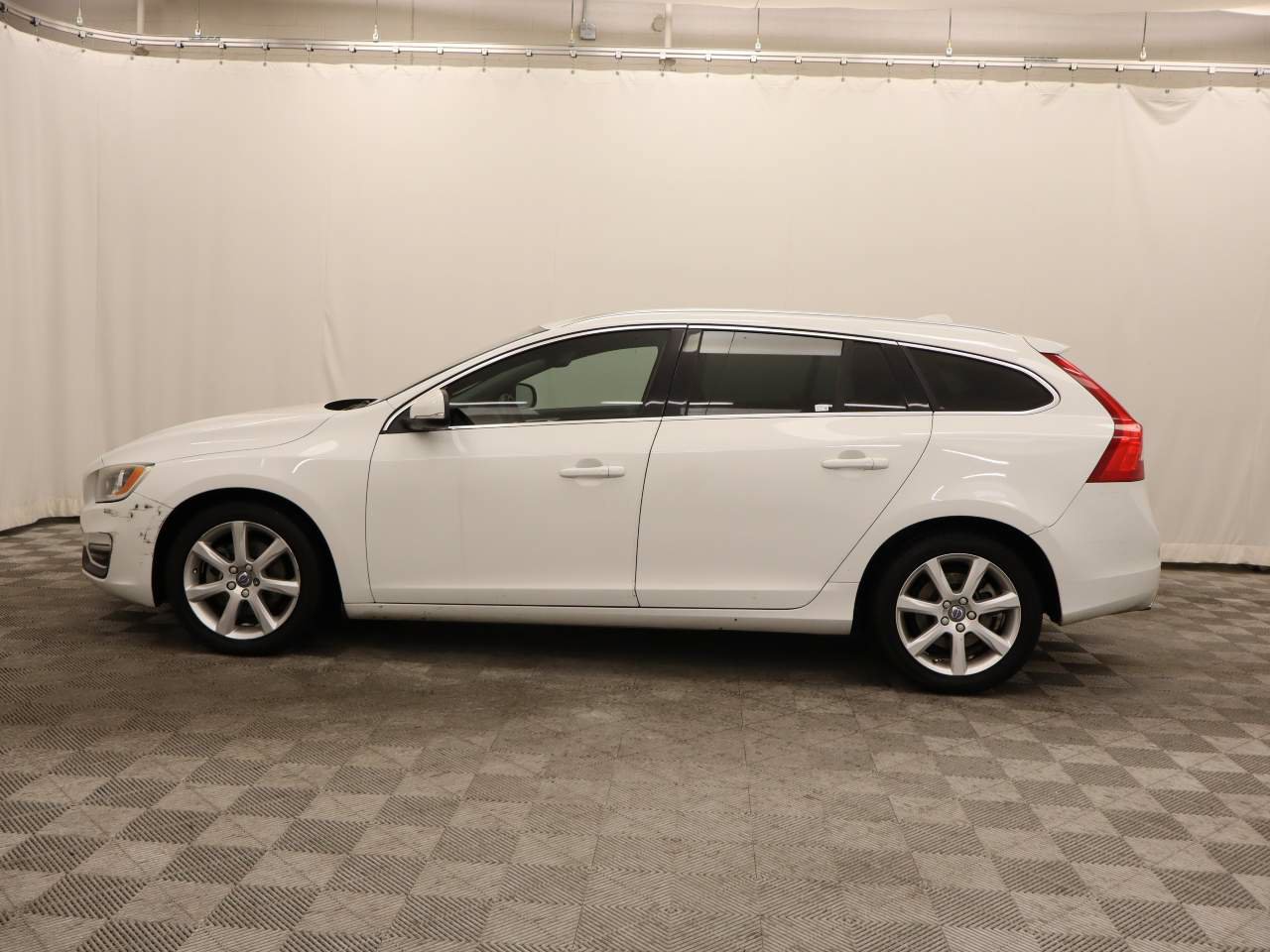 Used 2016 Volvo V60 T5 Premier w/ Protection Package FWD image 3