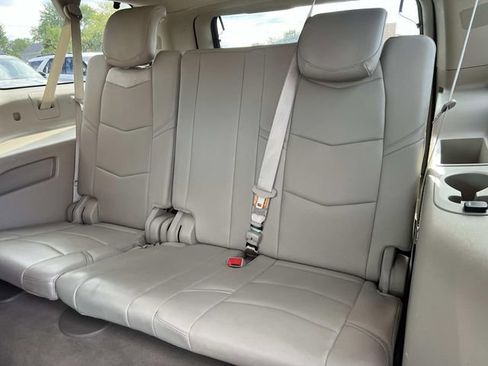 Used 2019 Cadillac Escalade ESV Luxury AWD/4WD image 15