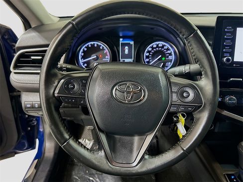 Used 2023 Toyota Camry SE image 9
