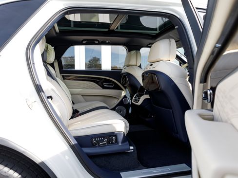 Used 2023 Bentley Bentayga Extended Wheelbase image 49