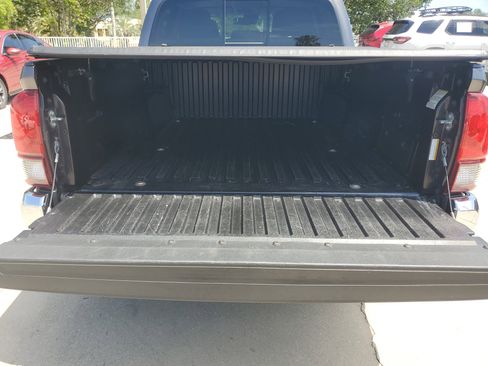 Used 2021 Toyota Tacoma SR5 RWD image 9