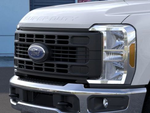 New 2026 Ford F350 XL w/ XL Chrome Package image 17