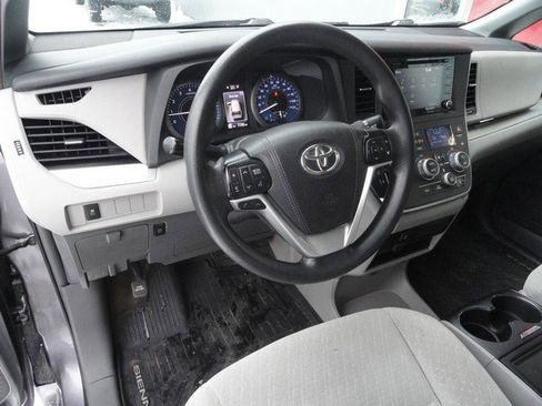 Used 2019 Toyota Sienna LE image 8