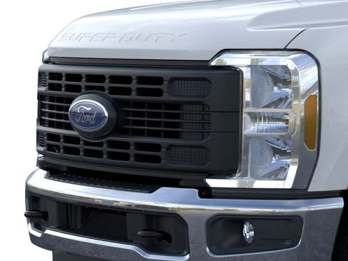 New 2026 Ford F250 XL w/ XL Chrome Package image 39