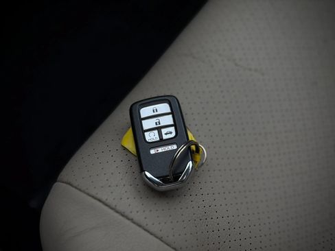 Used 2016 Honda Accord Touring image 19