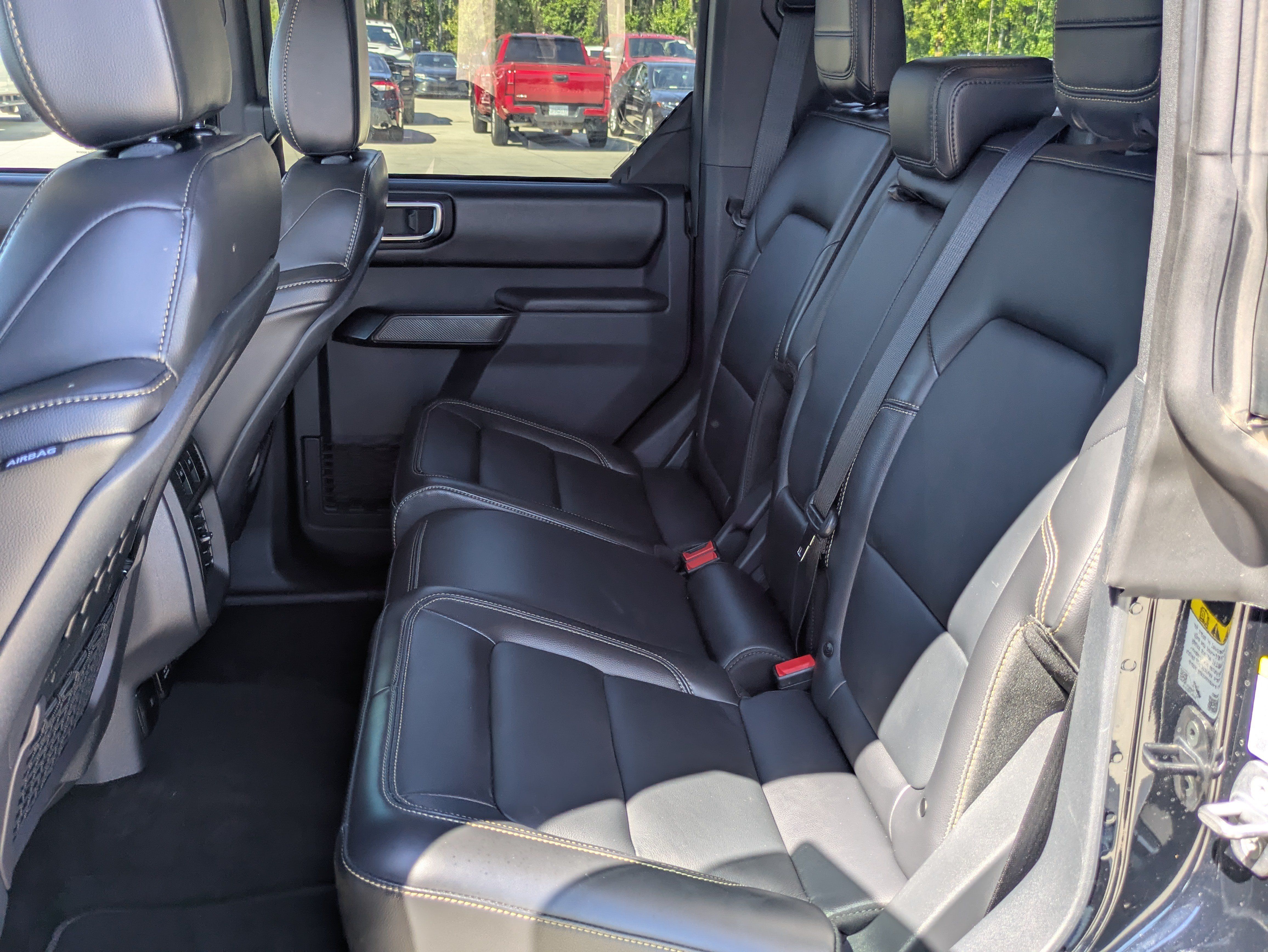 Used 2025 Ford Bronco Badlands AWD/4WD image 13