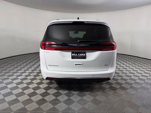 Certified 2024 Chrysler Pacifica Pinnacle image 7