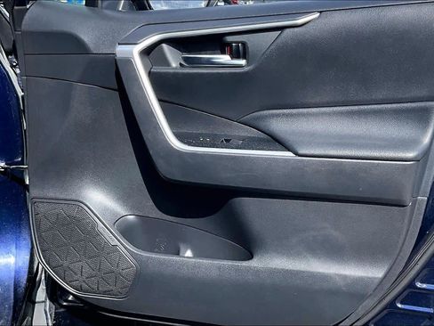 Used 2019 Toyota RAV4 XLE w/ Carpet Mat Package image 23