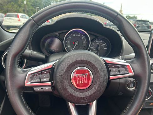 Used 2020 FIAT 124 Spider Classica w/ Technology Group RWD image 16