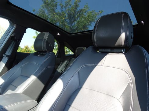 Certified 2024 Jaguar E-PACE R-Dynamic SE AWD/4WD image 15