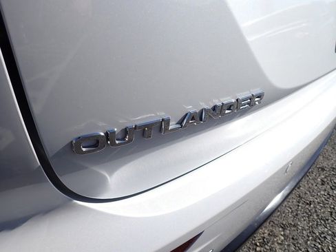 Used 2022 Mitsubishi Outlander SEL Black Edition image 6