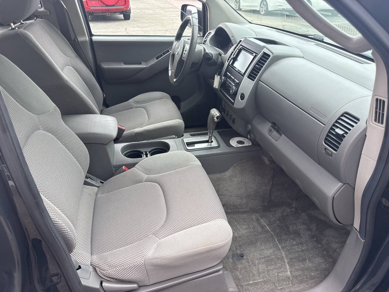 Used 2011 Nissan Frontier SV AWD/4WD image 18