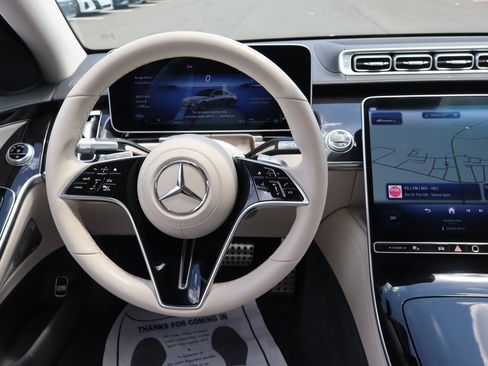 Used 2022 Mercedes-Benz S 580 4MATIC Sedan w/ AMG Line Package image 10