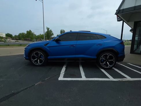 Used 2021 Lamborghini Urus AWD/4WD image 2