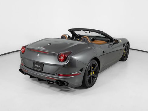 Used 2016 Ferrari California T RWD image 9