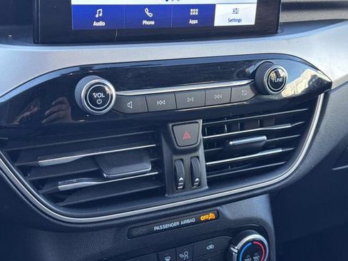 Used 2022 Ford Escape SE w/ SE Sport Appearance Package image 23