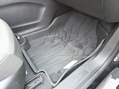 Used 2020 Chevrolet Equinox LT w/ Driver Convenience Package image 18