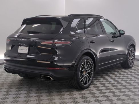 Certified 2023 Porsche Cayenne Platinum Edition image 9